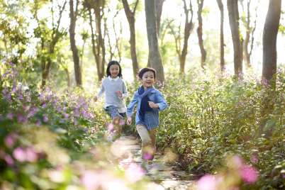 Featured Activity: 39 fun ways kids can play outside this spring