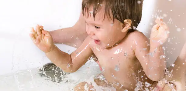 Bebe Nage Dans Son Bain Active For Life