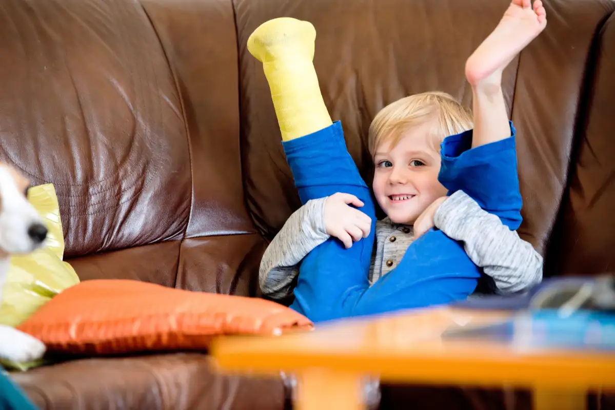 Wiggling fingers in a cast - Virtual Hand Care