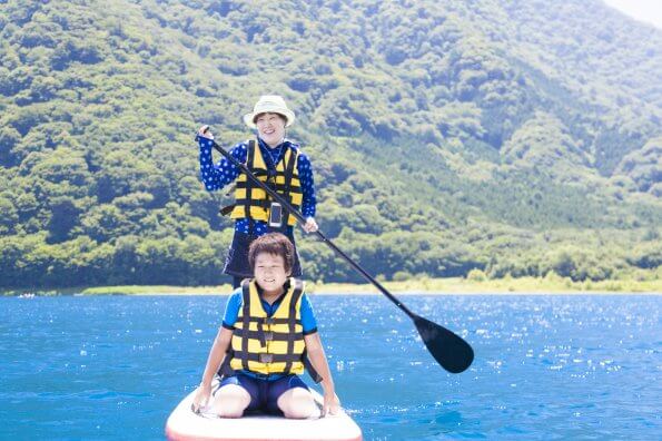 8 things to think about before stand up paddleboarding with your kids