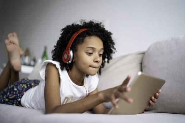 How to set a realistic summer screen time plan for your tween