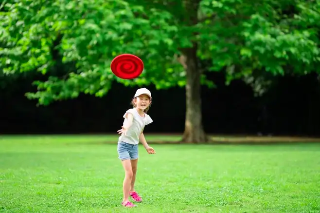 girl-throwing-frisbee-in-park