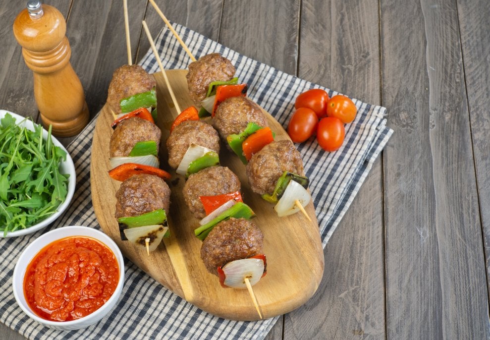 Meatballs on skewers with onions and peppers.