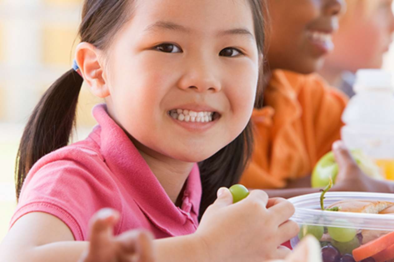 5 tips to help kids build a healthy relationship with food