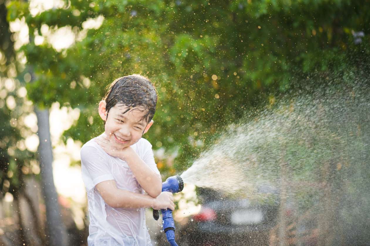 15 ways to keep kids cool (while having fun!) this summer