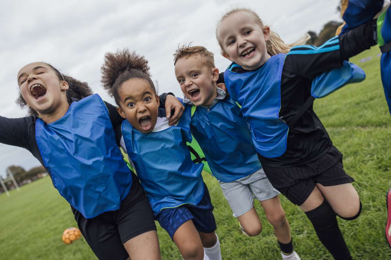 Pourquoi les jeux intramuros sont essentiels au bien-être des enfants (et comment les encourager)