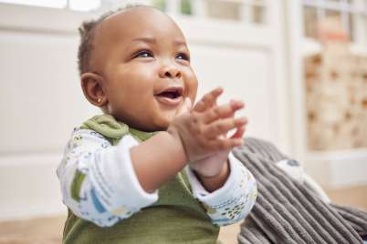 Aidez votre enfant à développer ses habiletés motrices : de 7 à 9 mois