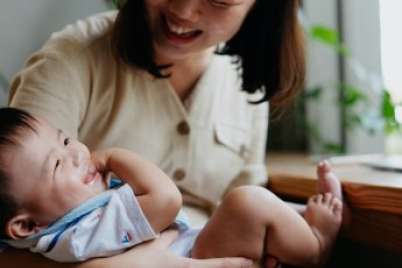 Help your infant develop movement skills: 4-6 months