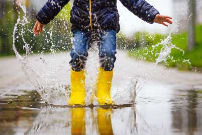 Les jours de pluie : 20 idées pour faire sortir vos enfants malgré tout