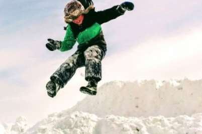 4 practical tips to keep kids warm and safe during winter play