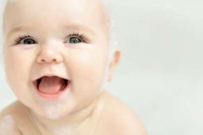 4 idées pour amuser les petits bébés pendant le bain