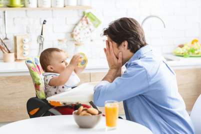 5 façons amusantes d’apprendre à votre bébé la permanence des objets