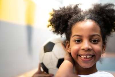 «Demande-moi pourquoi j’ai peur des ballons» :  un témoignage sur la spécialisation hâtive