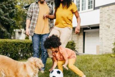 How family dogs encourage active play for children