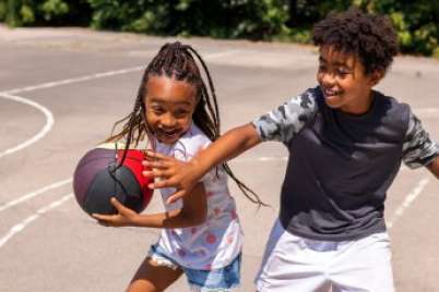 Jeux et exercices ludiques de basketball pour les enfants